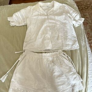 Allison white floral set Size small top and medium bottoms